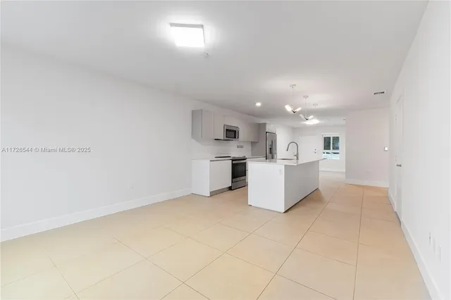 $519,000 | 2555 Northeast 193rd Street, Unit 2102, Miami, FL 33180