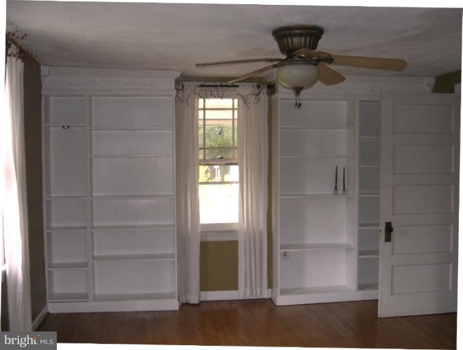 39 Colebrook Road Fredericksburg, VA 22405 - Photo 17 of 22 Family Room Builtin Bkcases
