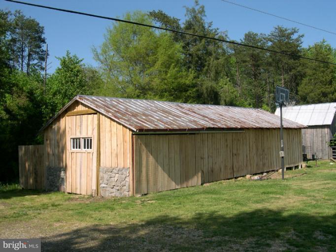 39 Colebrook Road Fredericksburg, VA 22405 - Photo 10 of 22 Largest Barn