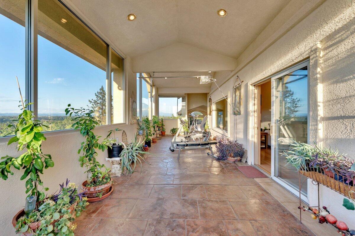 3197 Pinot Path Redding, CA 96001 - Photo 26 of 64 3197 Pinot Path - I-26 - Enclosed Climat