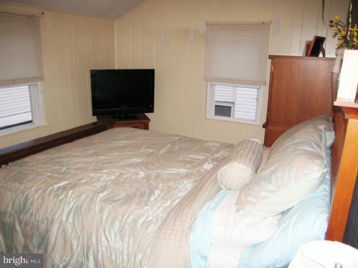 518 Ridley Avenue Folsom, PA 19033 - Photo 11 of 16 Bedroom - Main