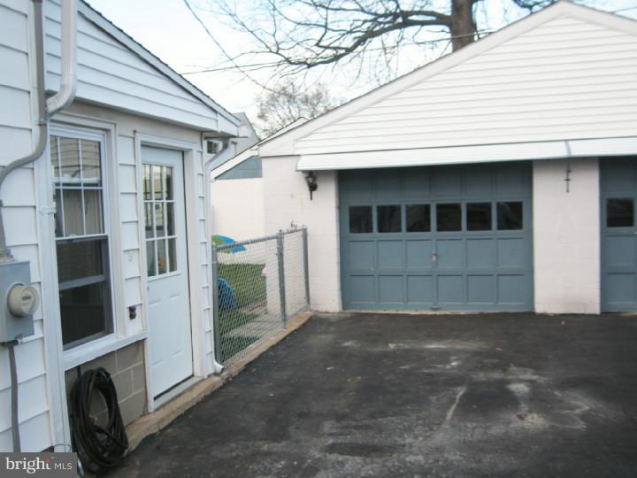 518 Ridley Avenue Folsom, PA 19033 - Photo 15 of 16 Garage
