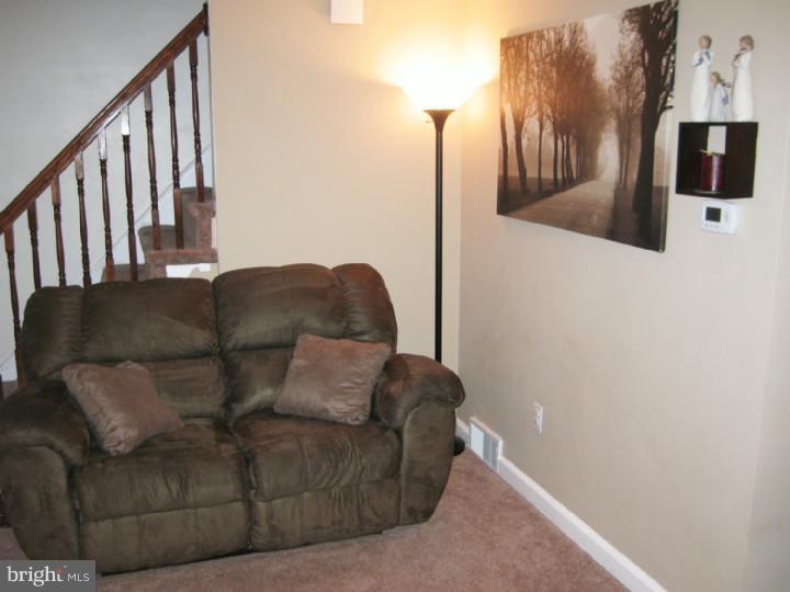 518 Ridley Avenue Folsom, PA 19033 - Photo 8 of 16 Living Room