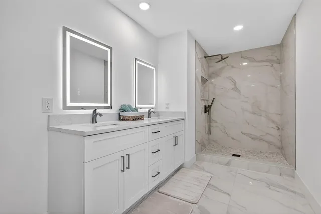 $775,000 | 631 Curtiss Parkway, Miami Springs, FL 33166