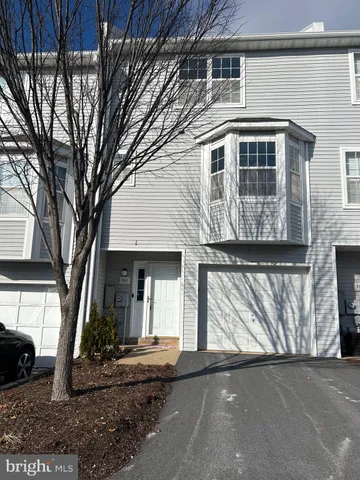 $485,900 | 351 Huntington Court, Unit 15, West Chester, PA 19380