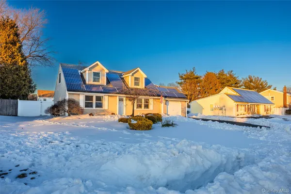 $615,000 | 7 Woodbrook Drive, Ridge, NY 11961