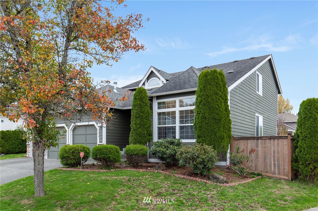 300 Mt Baker Place Northeast Renton, WA 98059 - Photo 2 of 31 Gallery Image 2