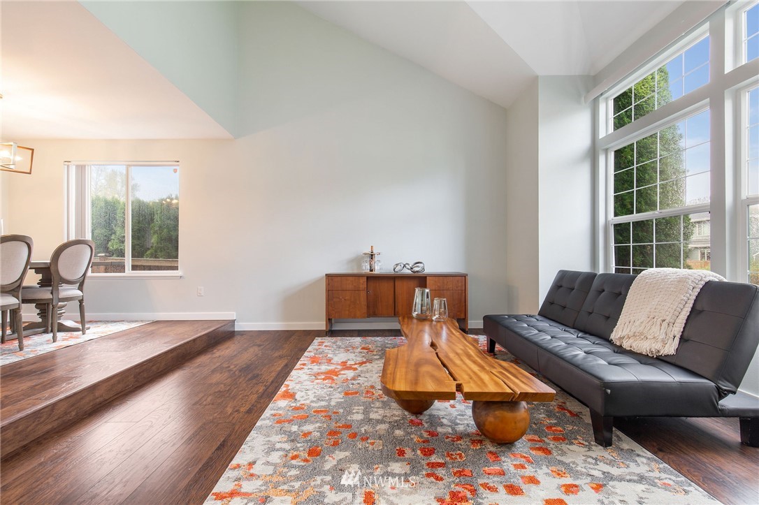 300 Mt Baker Place Northeast Renton, WA 98059 - Photo 6 of 31 Gallery Image 6