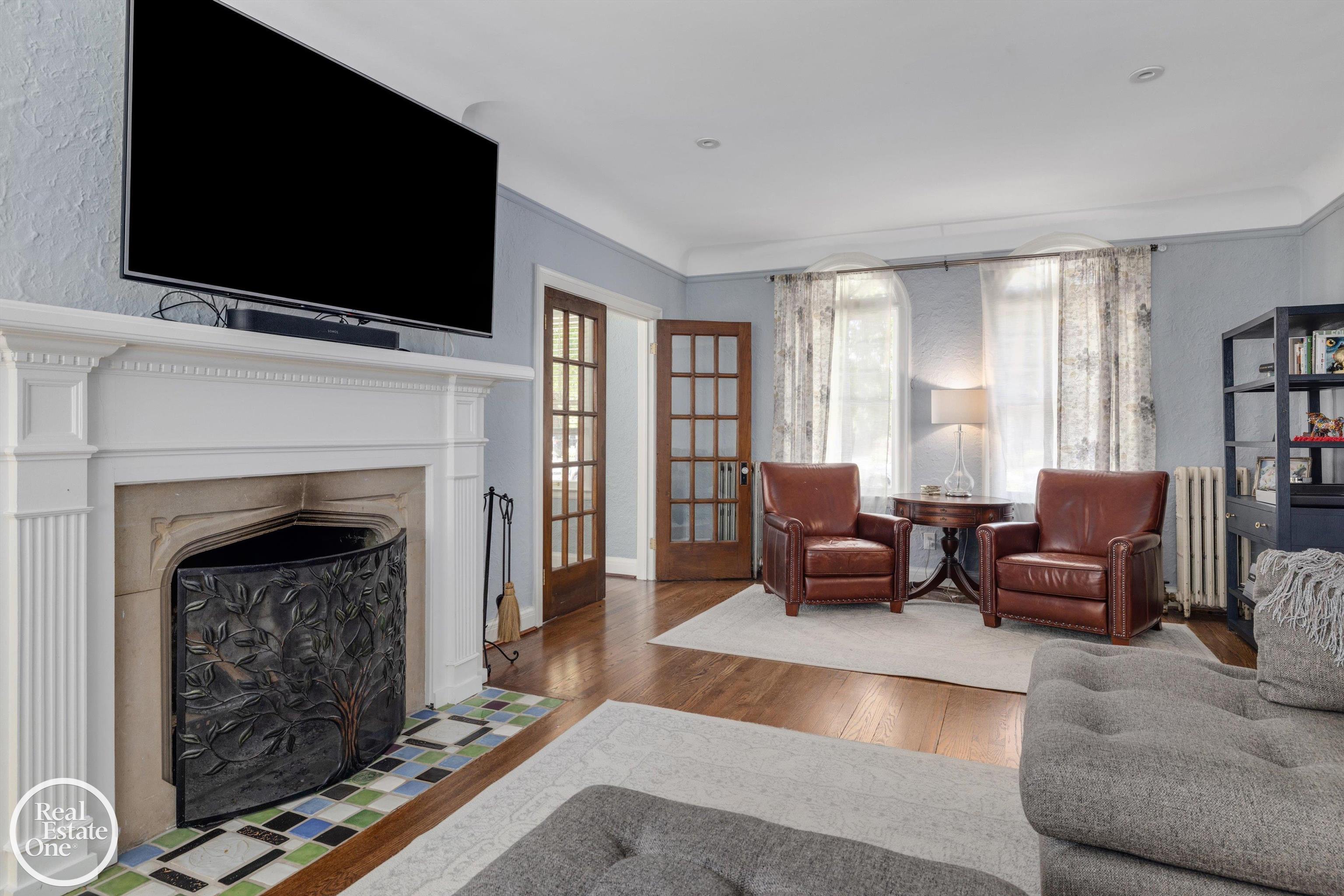 858 Bedford Road Grosse Pointe, MI 48230 - Photo 9 of 55 Living Room
