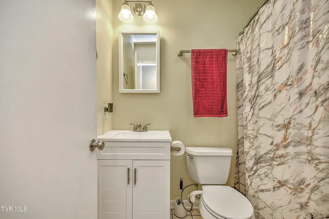 $240,000 | 22126 Pinebrook Drive, Bristol, VA 24202