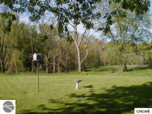 621 North Duffield Road Sumner, MI 48889 - Photo 8 of 9 1769186-7.JPG