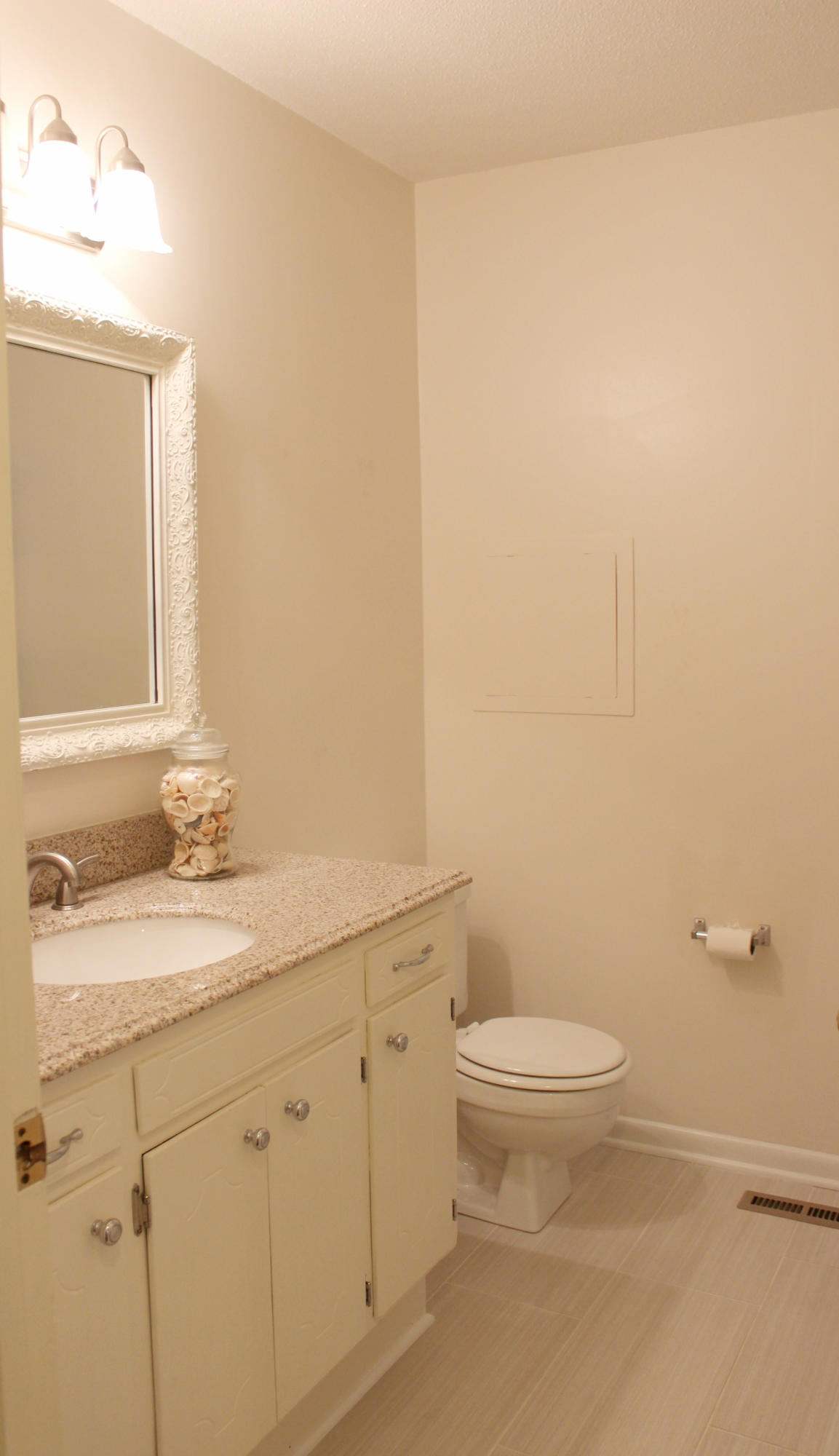1117 Northern Hills Road Hixson, TN 37343 - Photo 10 of 15 Bathroom Hall
