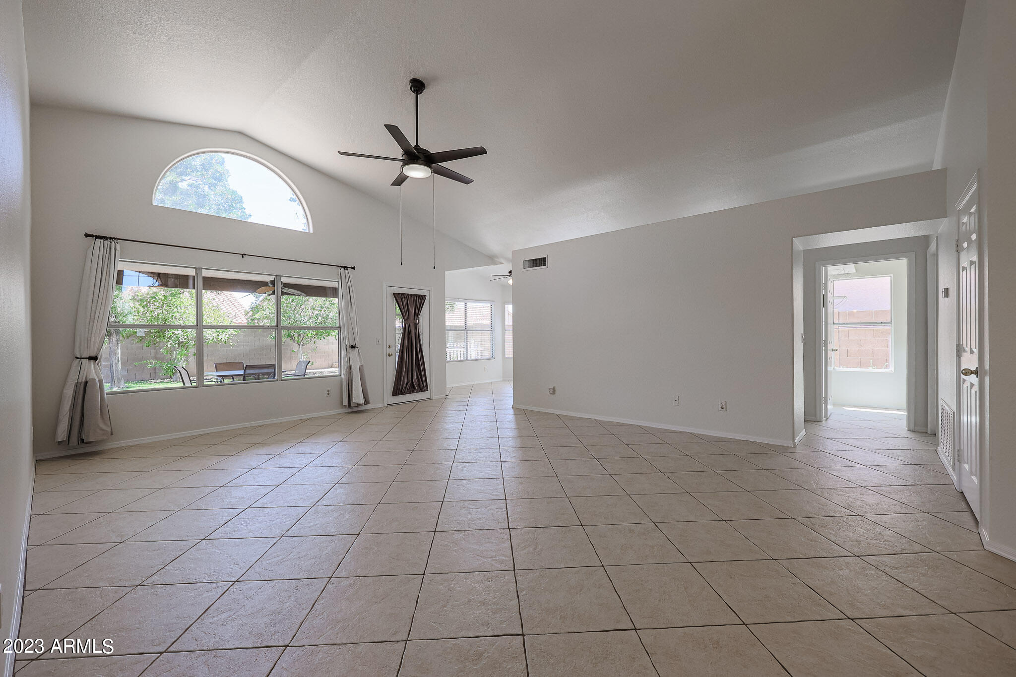7531 West Redfield Road Peoria, AZ 85381 - Photo 4 of 35 B (1)