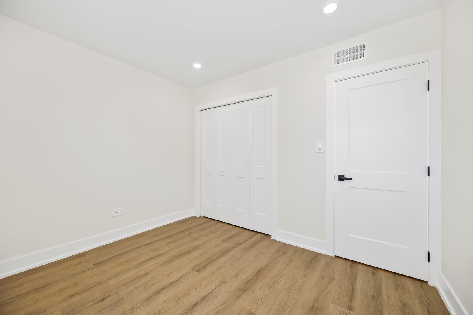 10217 Dearlove Road, Unit 301 Glenview, IL 60025 - Photo 14 of 16