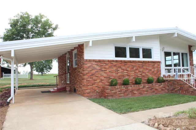 a view of house with backyard