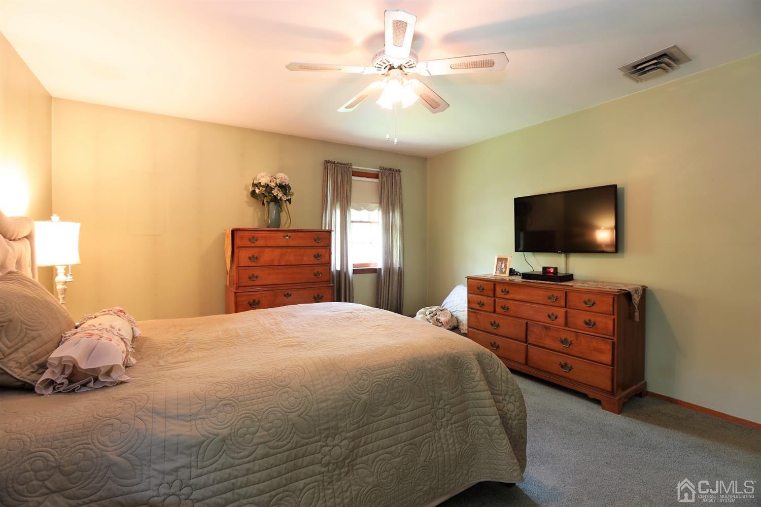 27 Ravine Drive Colonia, NJ 07067 - Photo 19 of 38 Gallery Image 19