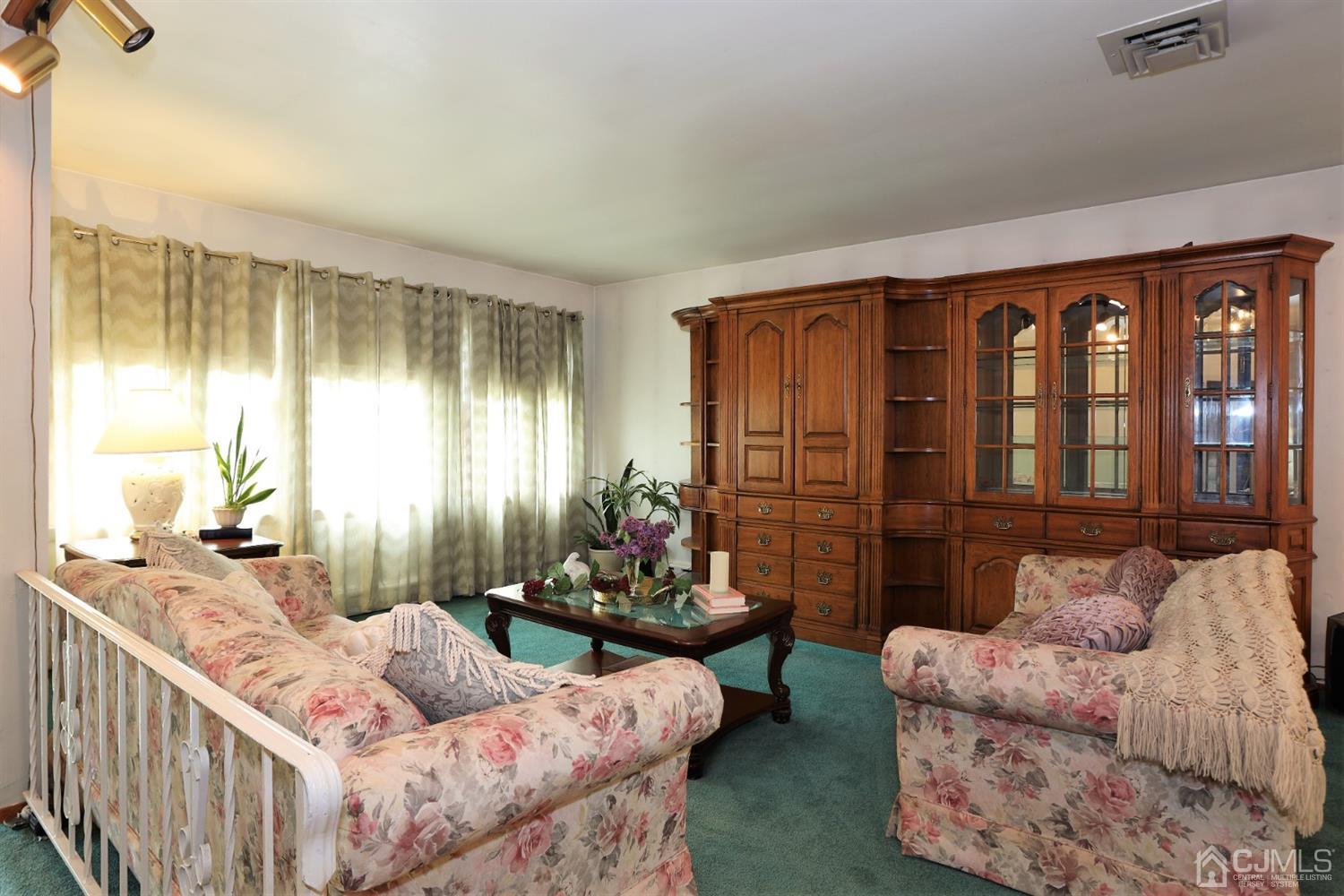 27 Ravine Drive Colonia, NJ 07067 - Photo 8 of 38 Gallery Image 8