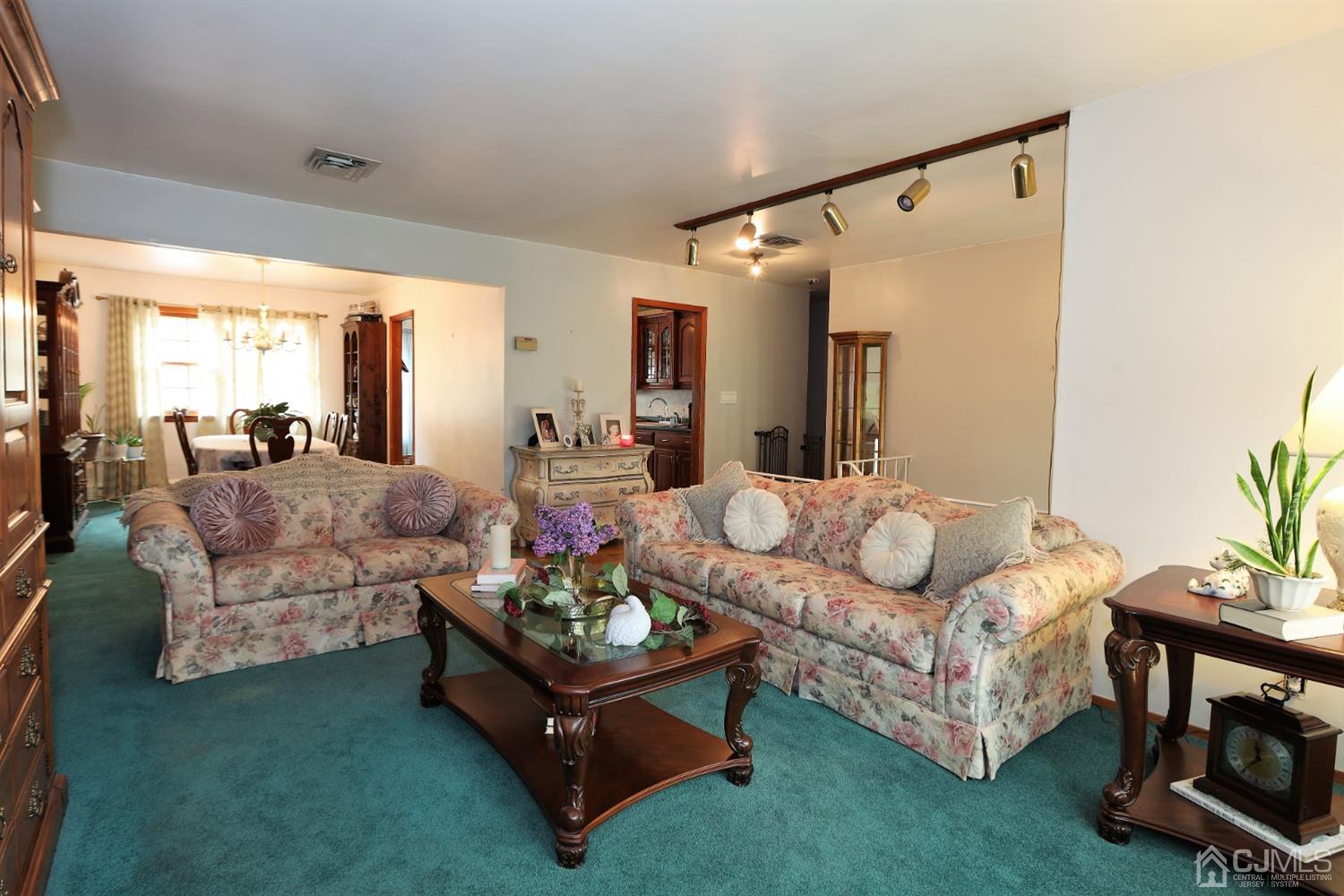 27 Ravine Drive Colonia, NJ 07067 - Photo 10 of 38 Gallery Image 10