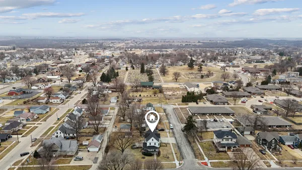 $349,000 | 1221 6th Avenue, De Witt, IA 52742