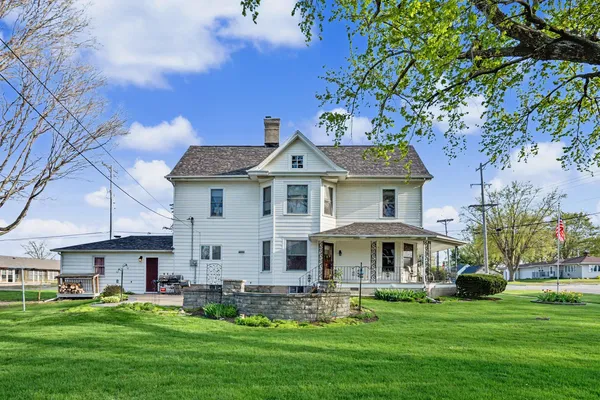 $349,000 | 1221 6th Avenue, De Witt, IA 52742