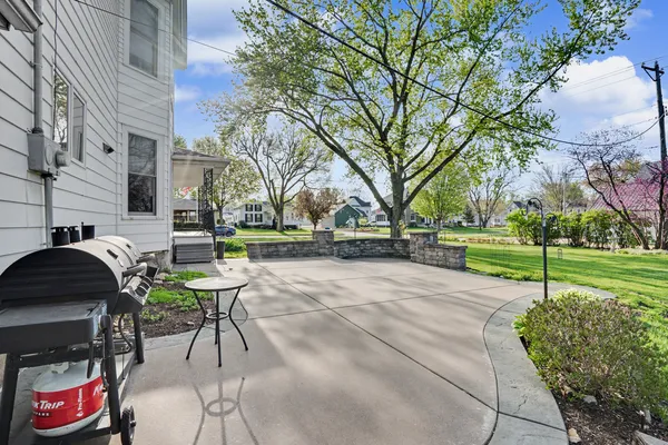 $349,000 | 1221 6th Avenue, De Witt, IA 52742