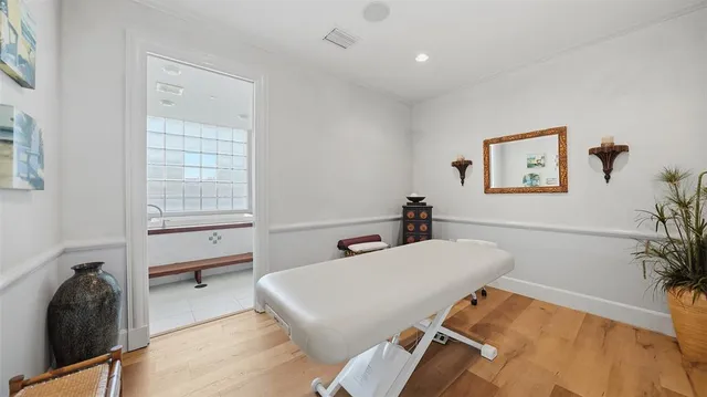 $5,800,000 | 2052 Benjamin Franklin Drive, Unit PH 1102, Sarasota, FL 34236