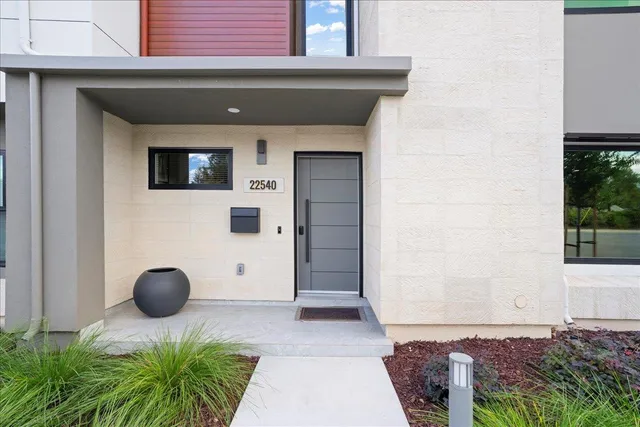 $3,288,888 | 22540 Stevens Creek Boulevard, Cupertino, CA 95014