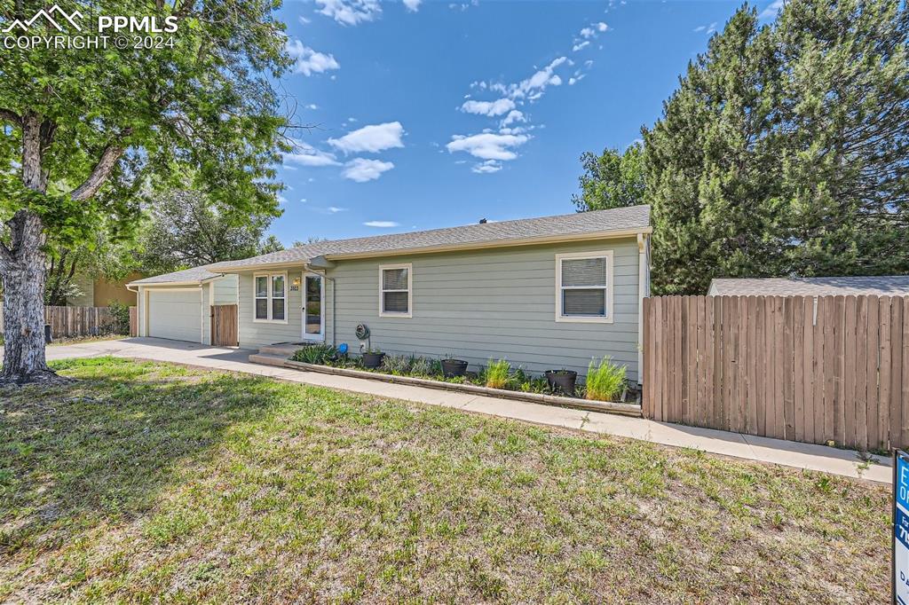 3103 Galley Road Colorado Springs, CO 80909 - Photo 25 of 25 a backyard of a house