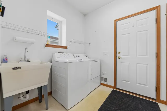 $295,000 | 102 Hitching Post Lane, Grayslake, IL 60030