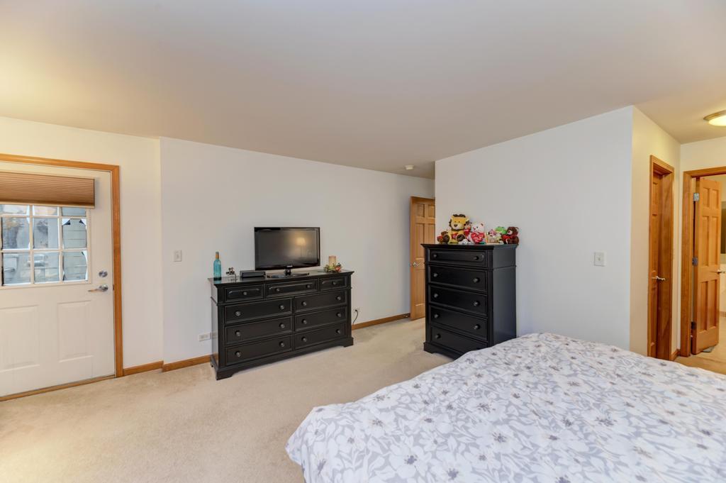 1846 Keystone Place Schaumburg, IL 60193 - Photo 20 of 30 a bedroom with a bed and a television