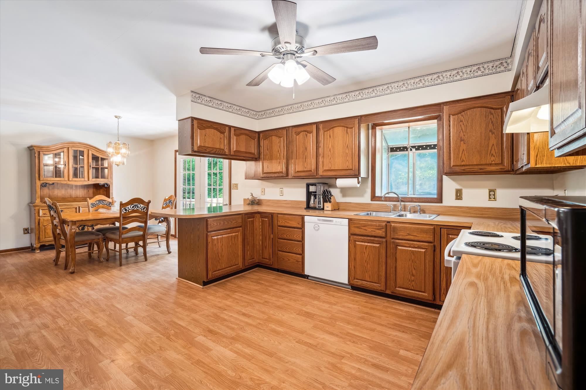 13245 Croom Road Upper Marlboro, MD 20772 - Photo 17 of 47 Country Kitchen