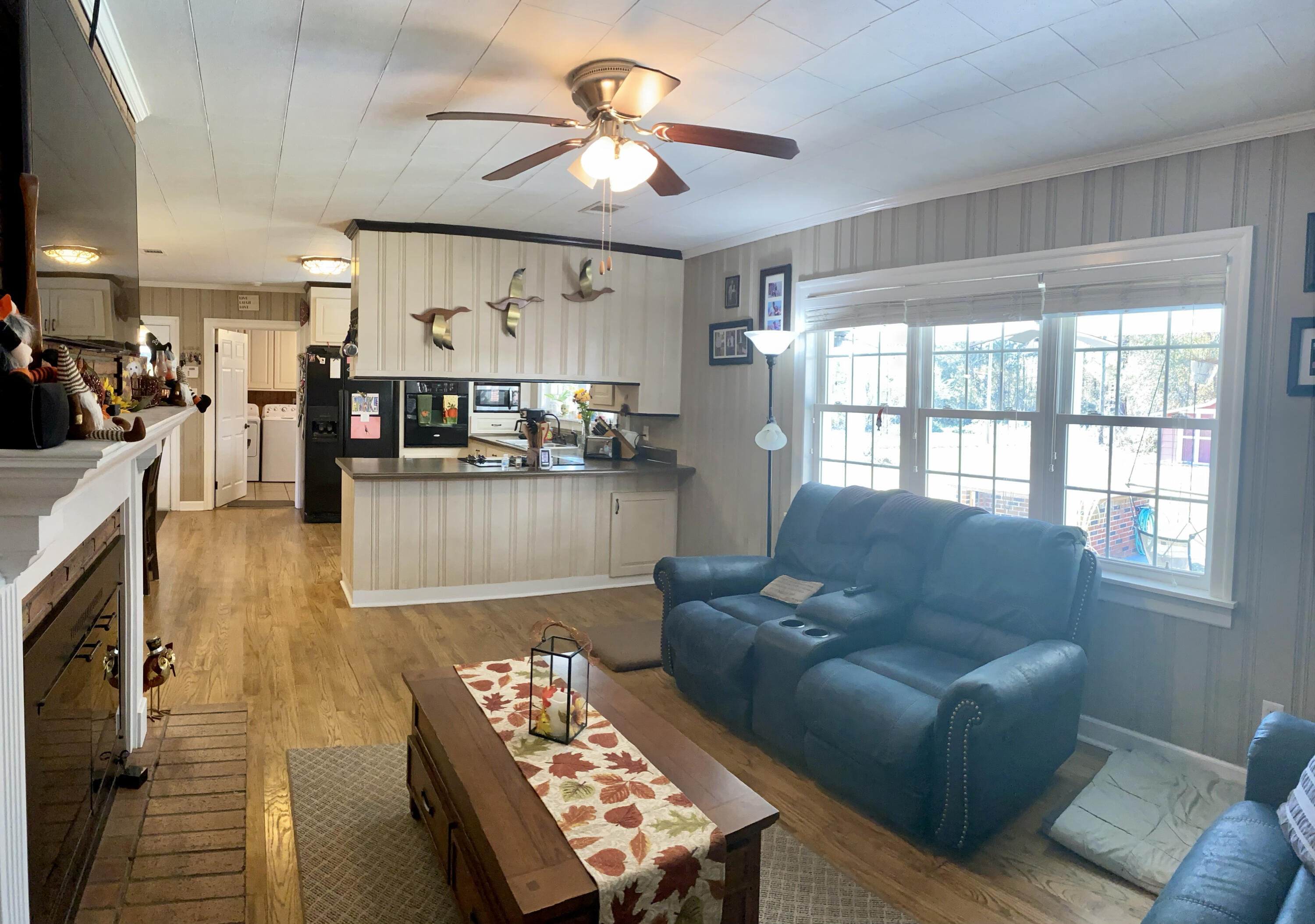 888 Cross Creek Road Reevesville, SC 29471 - Photo 16 of 34 Living room