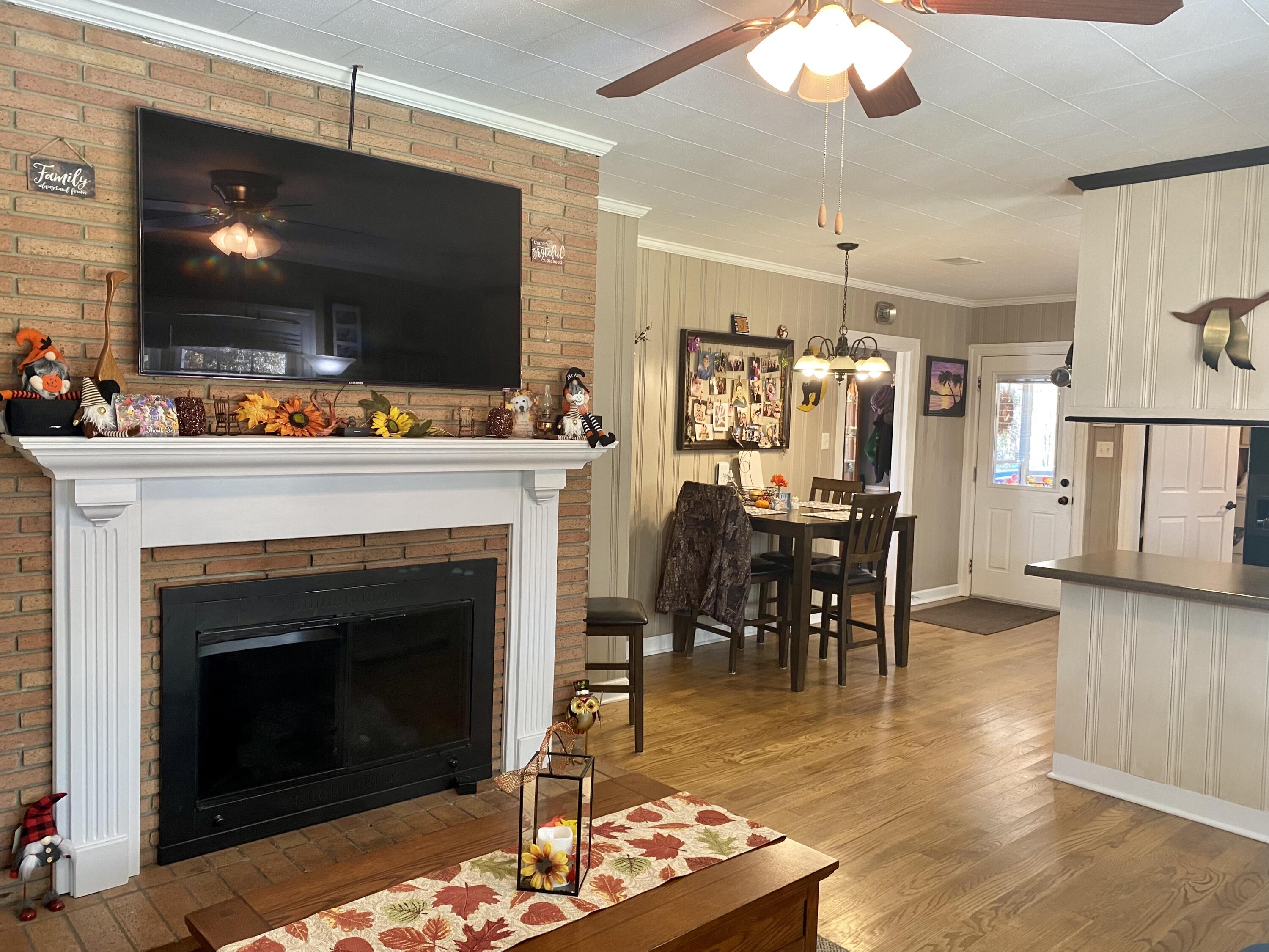 888 Cross Creek Road Reevesville, SC 29471 - Photo 17 of 34 Living room