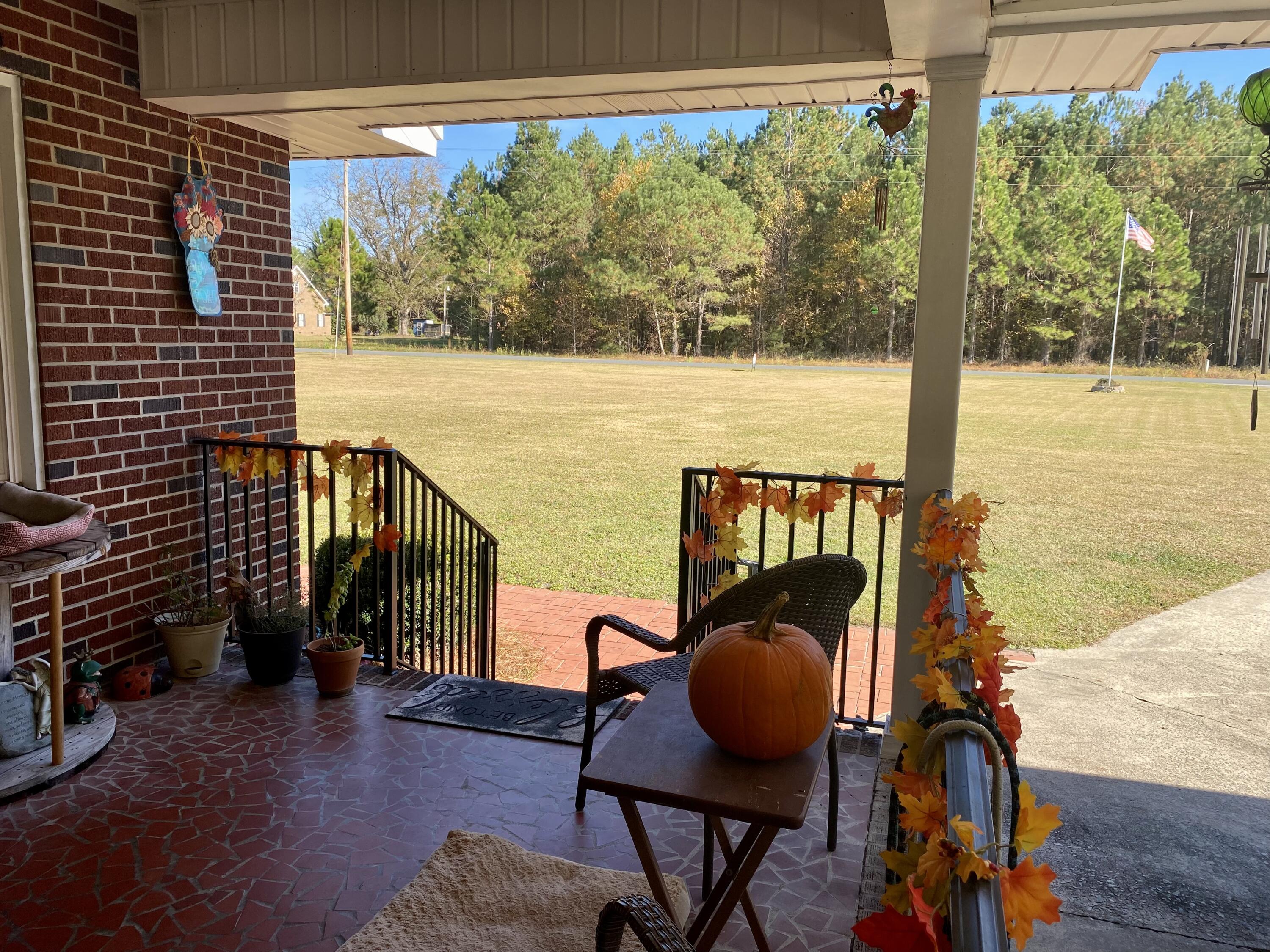 888 Cross Creek Road Reevesville, SC 29471 - Photo 10 of 34 Family room