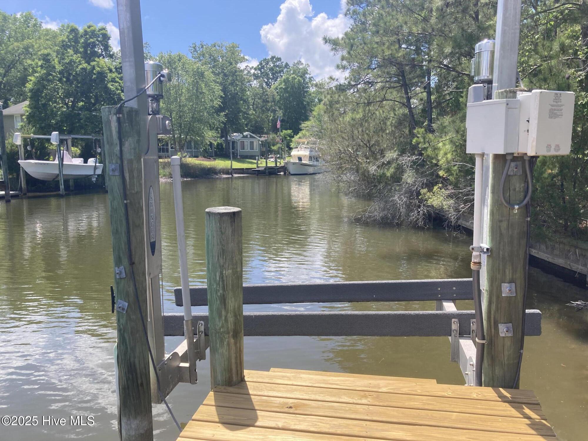 117 Pineview Drive Oriental, NC 28571 - Photo 5 of 6 boat lift