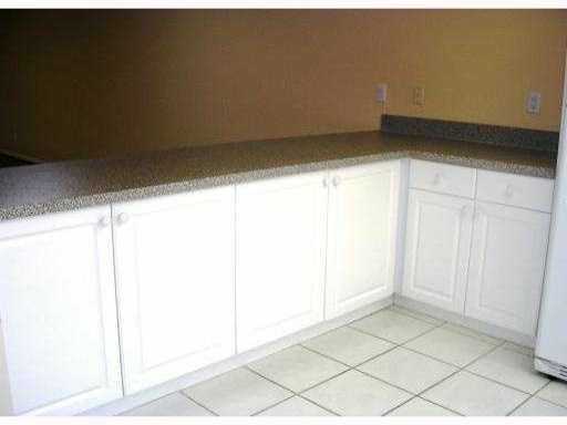 675 Berkley Street, Unit 7 Boca Raton, FL 33487 - Photo 3 of 8 KITCHEN