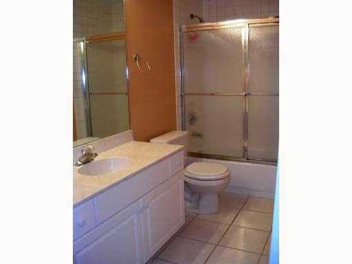 675 Berkley Street, Unit 7 Boca Raton, FL 33487 - Photo 4 of 8 MASTER BATHROOM