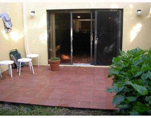 675 Berkley Street, Unit 7 Boca Raton, FL 33487 - Photo 5 of 8 PATIO