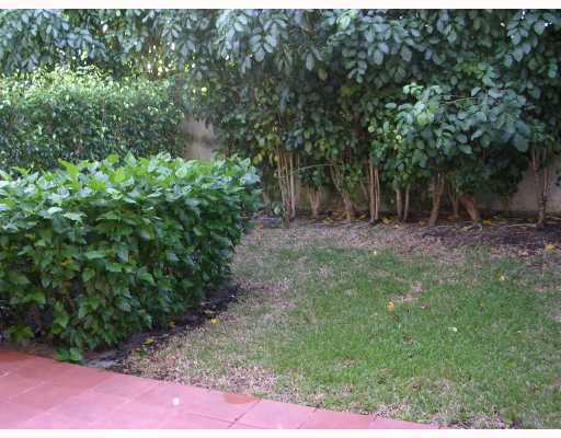 675 Berkley Street, Unit 7 Boca Raton, FL 33487 - Photo 6 of 8 YARD