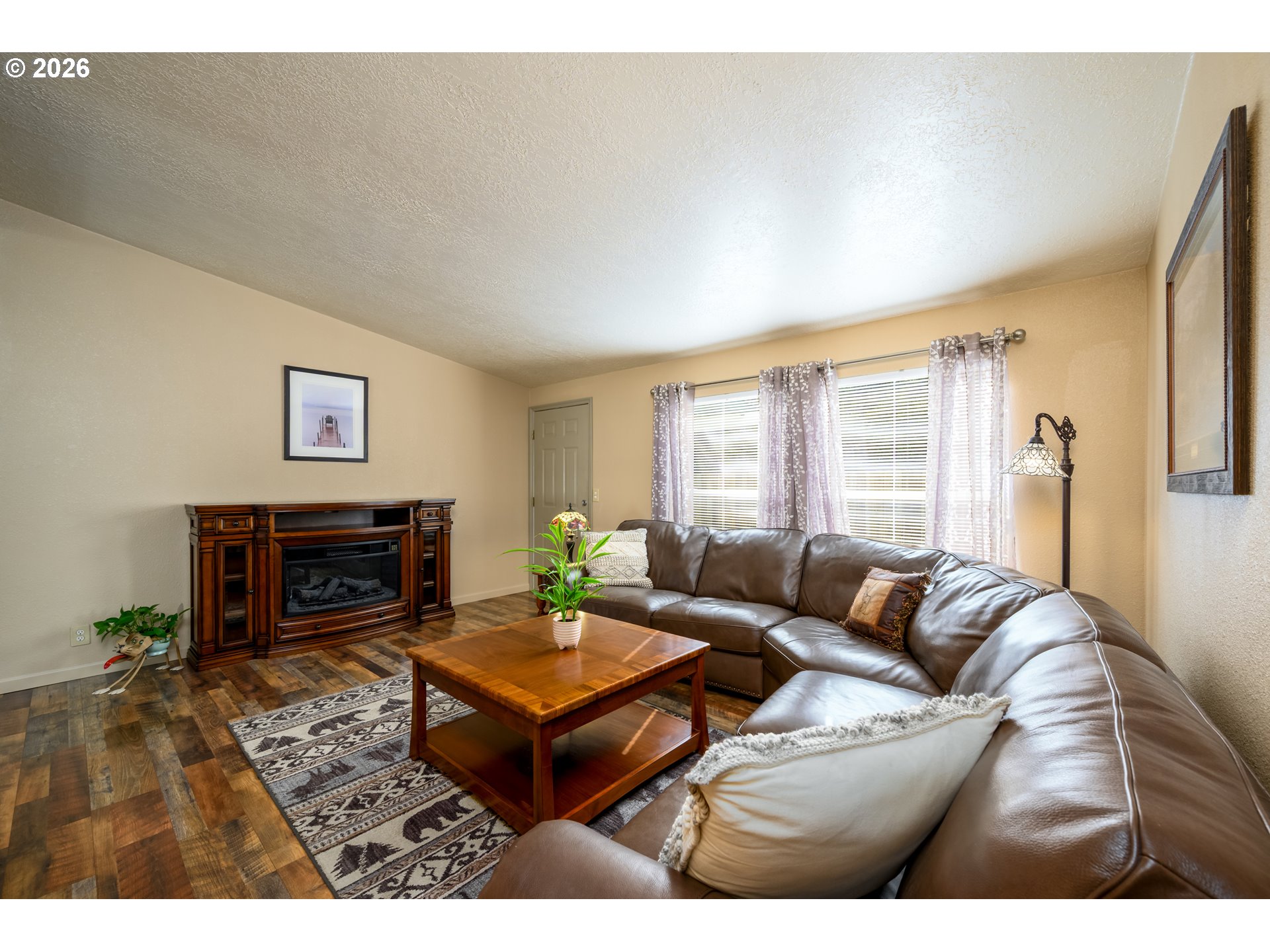 845 Sea Street Sutherlin, OR 97479 - Photo 4 of 45 Living Room