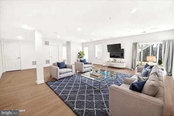 $1,130,000 | 19612 Lewis Orchard Lane, Poolesville, MD 20837