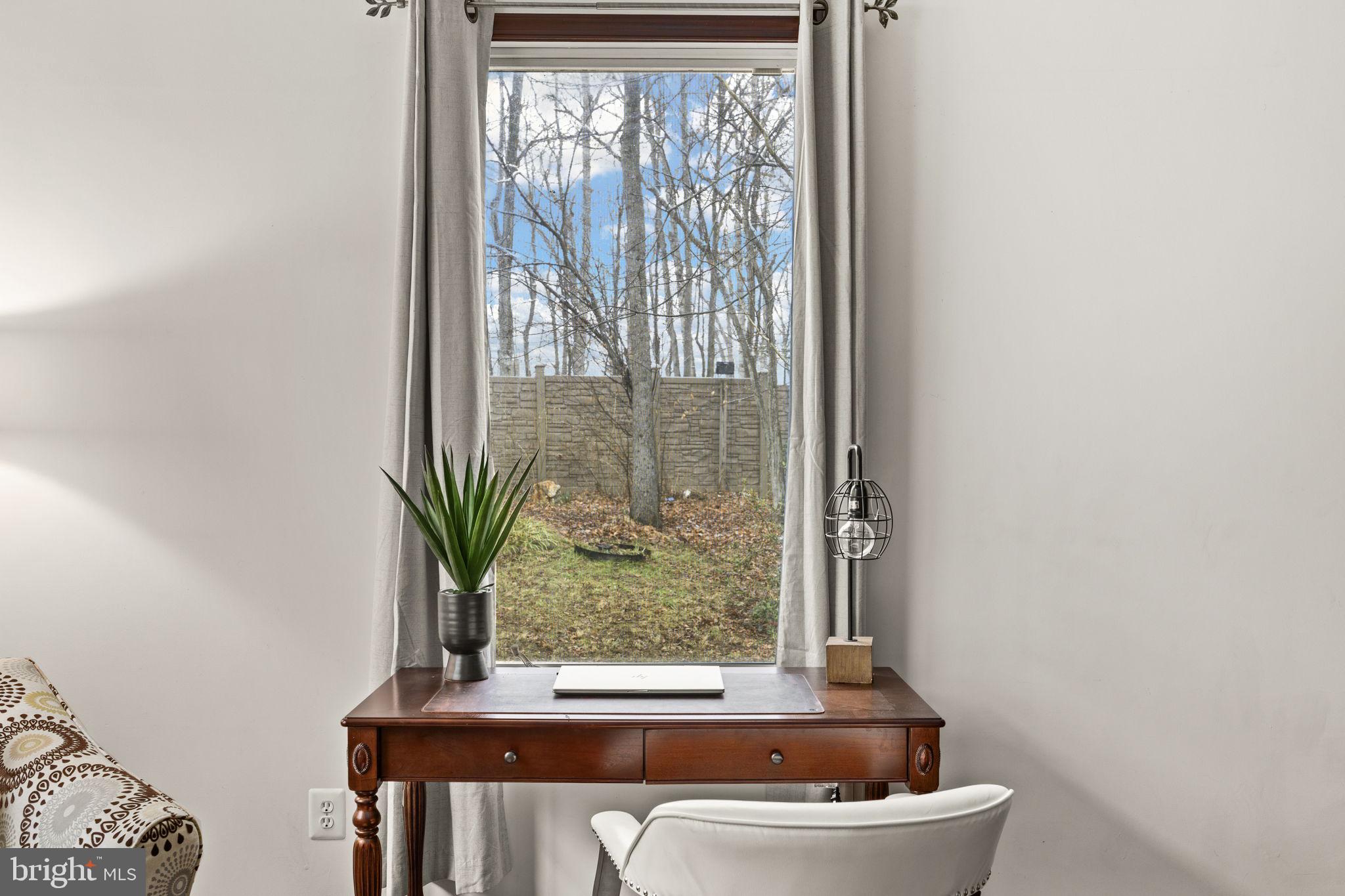 8701 Sinclair Mill Road Manassas, VA 20112 - Photo 46 of 132 Office / Library view