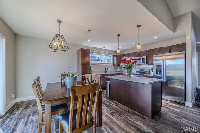 $304,900 | 141 La Vista Drive, Waynesville, MO 65583