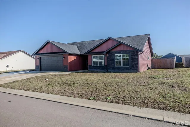 $304,900 | 141 La Vista Drive, Waynesville, MO 65583