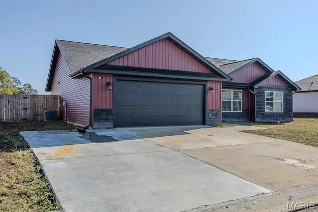 $304,900 | 141 La Vista Drive, Waynesville, MO 65583
