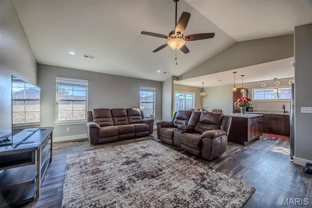 $304,900 | 141 La Vista Drive, Waynesville, MO 65583