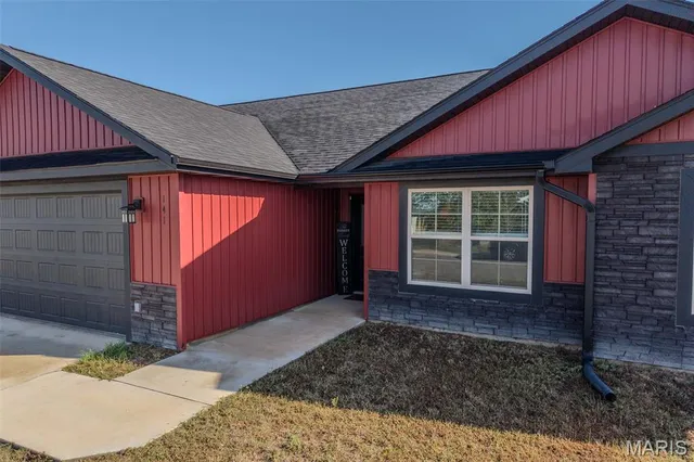 $304,900 | 141 La Vista Drive, Waynesville, MO 65583