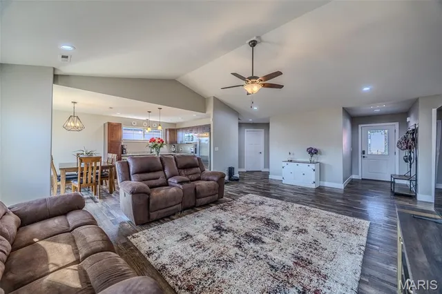 $304,900 | 141 La Vista Drive, Waynesville, MO 65583