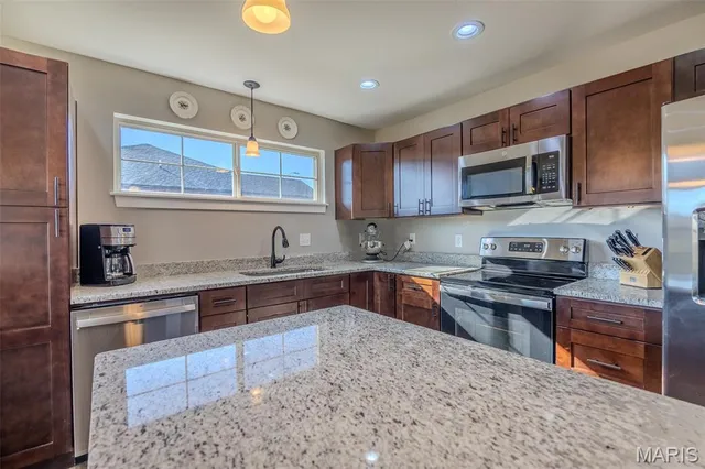 $304,900 | 141 La Vista Drive, Waynesville, MO 65583