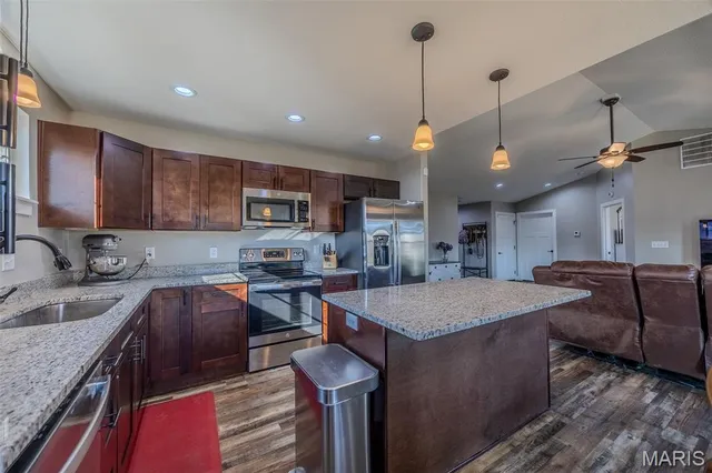 $304,900 | 141 La Vista Drive, Waynesville, MO 65583